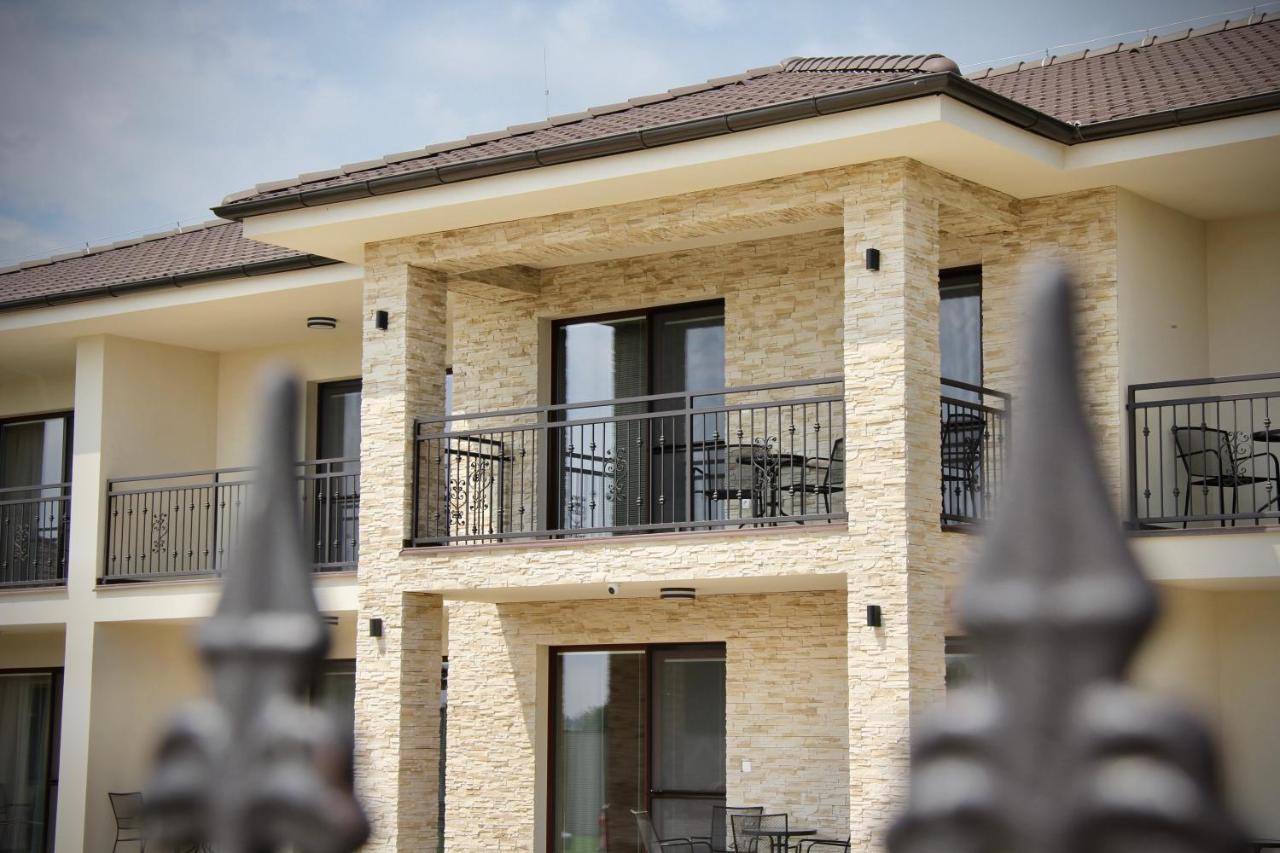 Jazmin Apartmany Veľký Meder Bagian luar foto