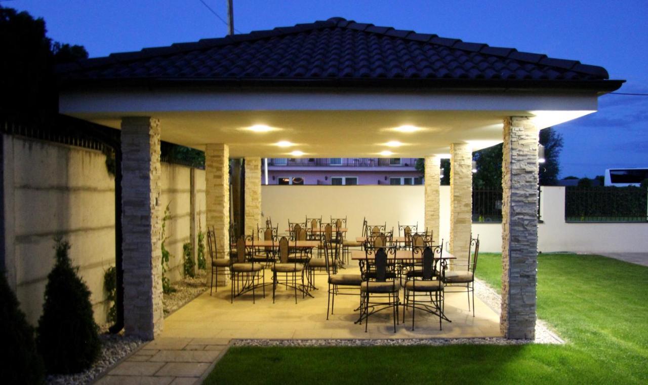 Jazmin Apartmany Veľký Meder Bagian luar foto